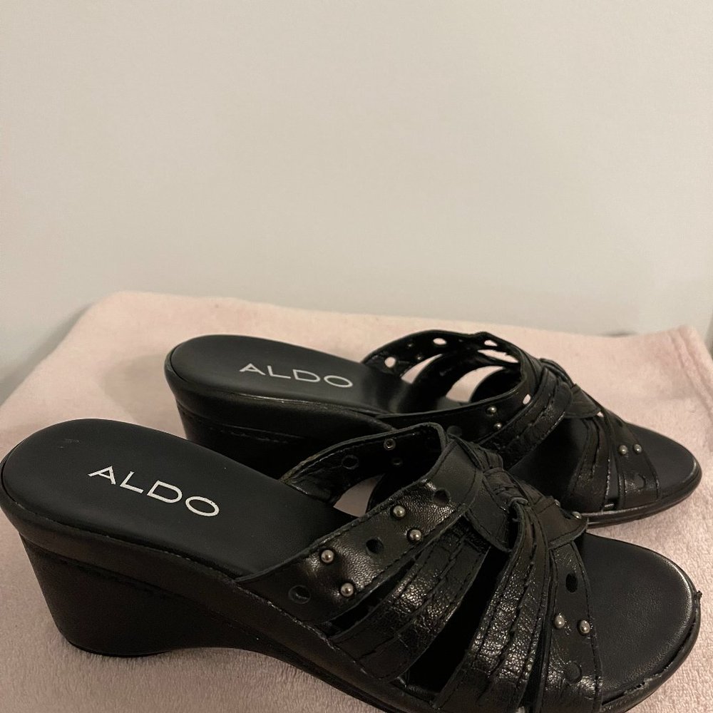 New-Aldo Leather, lightweight cushioned sole, this style provides all-day comf.